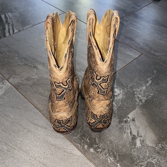 Corral Boots Tan and Black Roses- Women’s 8.5 worn in Good Condition - Picture 4 of 6